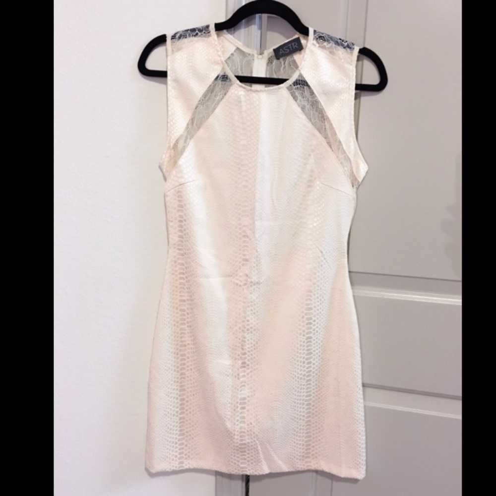 New! ASTR pearly fitted lace ivory dress L